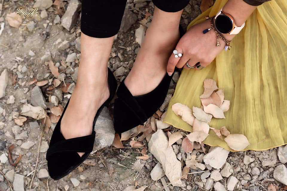 STYLISH HANDMADE CUT SHOES