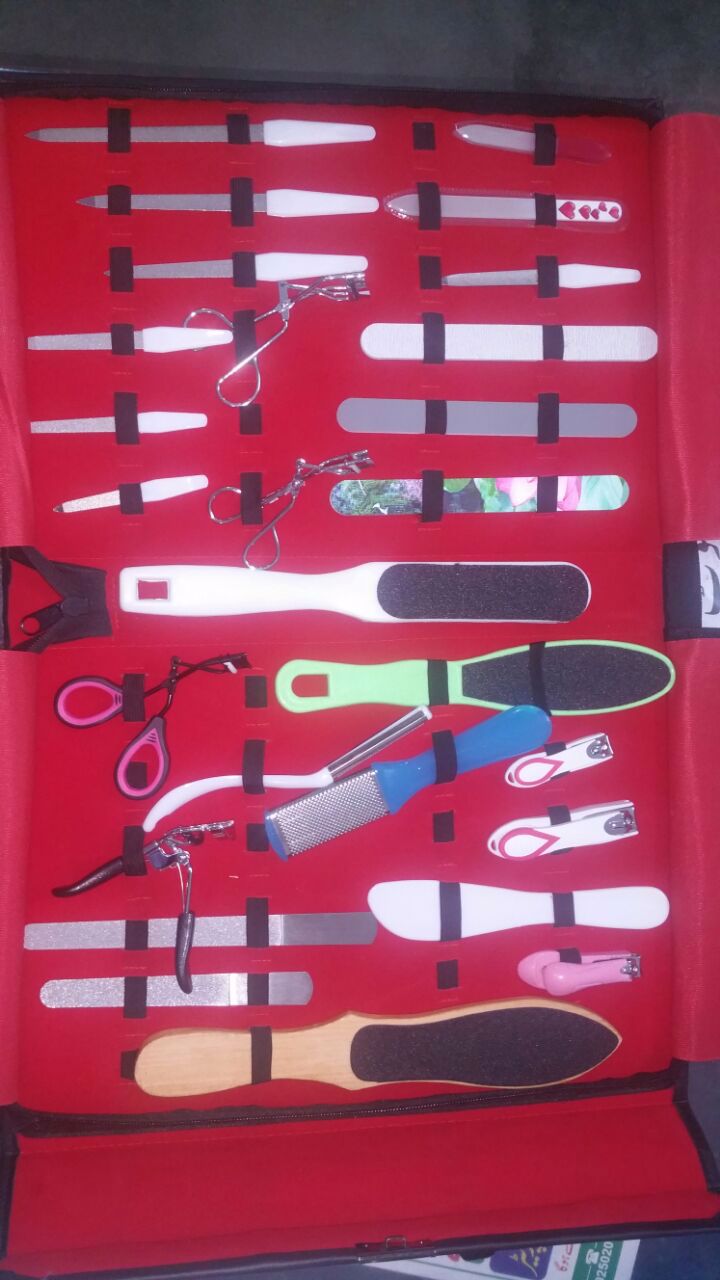 manicures Pedicure Kit 18 Pieces Stainless Steel Nail Kits Nail Care Tools Portable Leather case