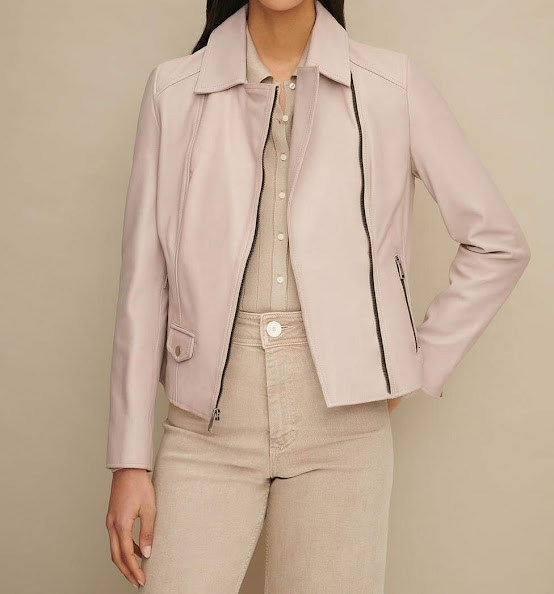 MENS WOEMNLEATHER JACKETS AND APPREAL - view 4