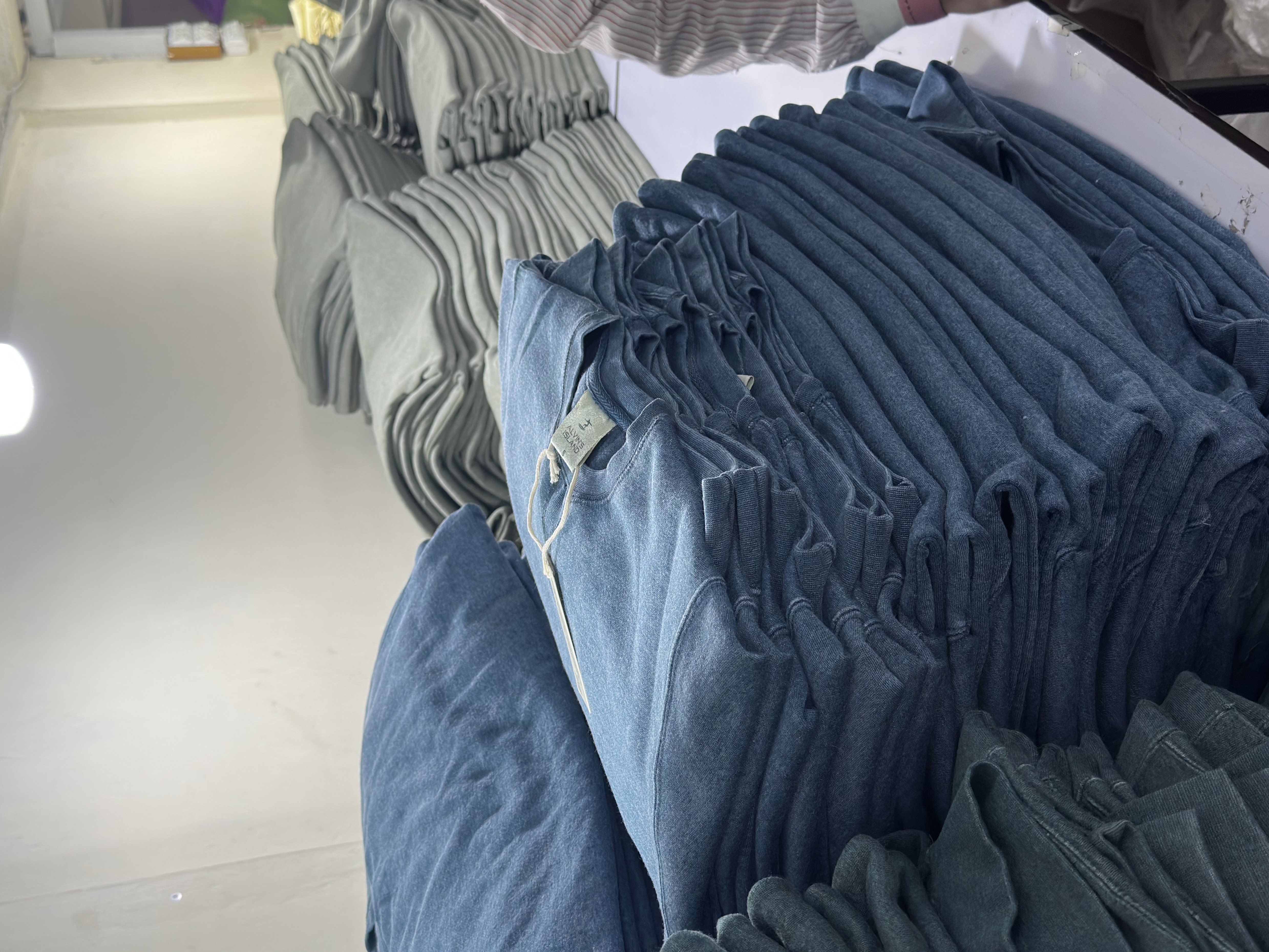 Burnout V notch Sweatshirt - view 3