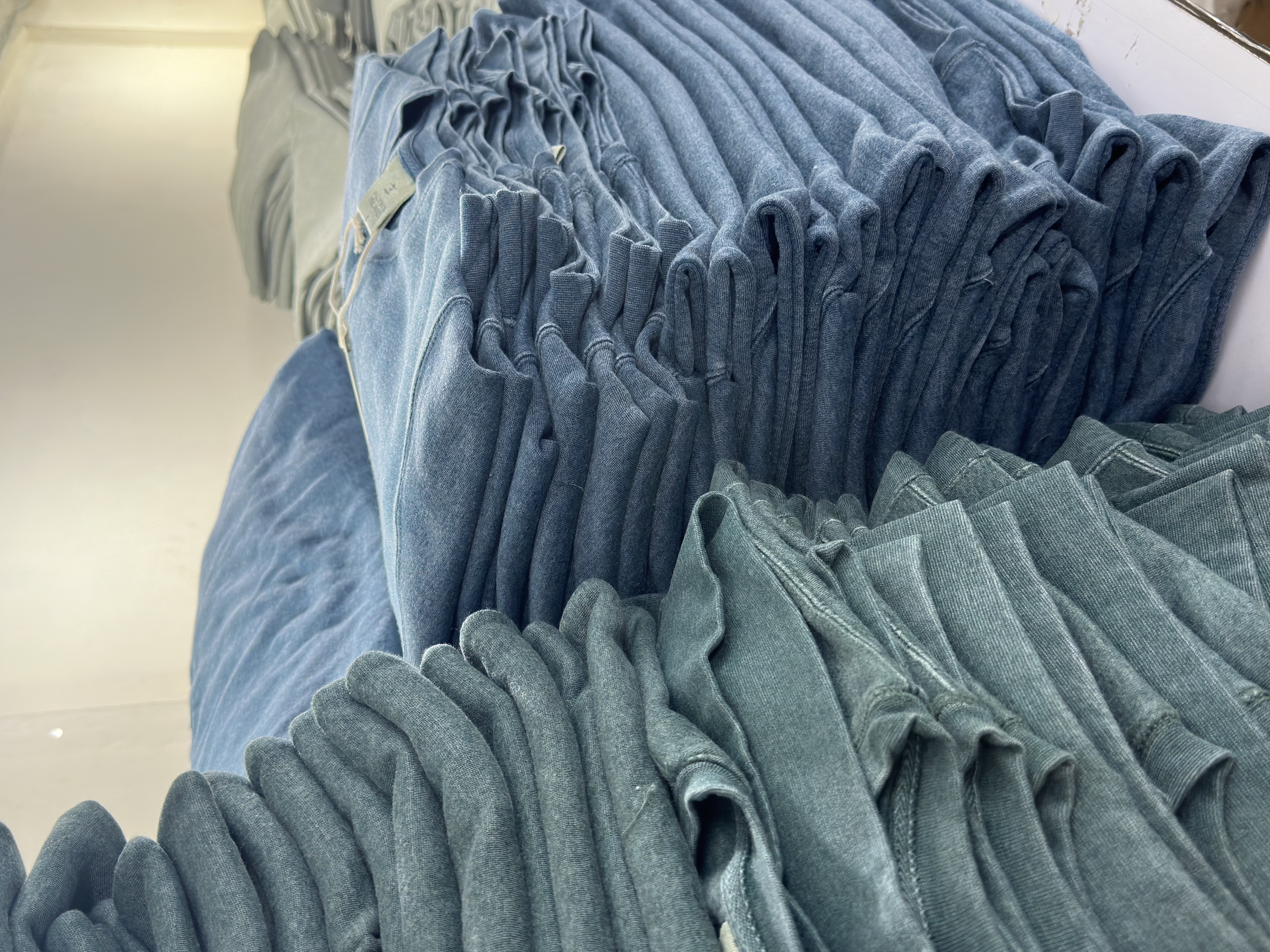 Burnout V notch Sweatshirt - view 2