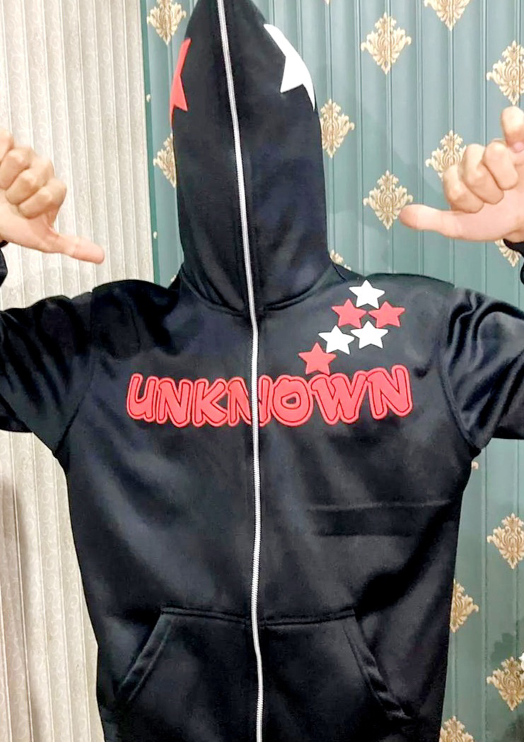  High Quality Stylish Hoodies Available In Customised Logos And Printing Designs 
