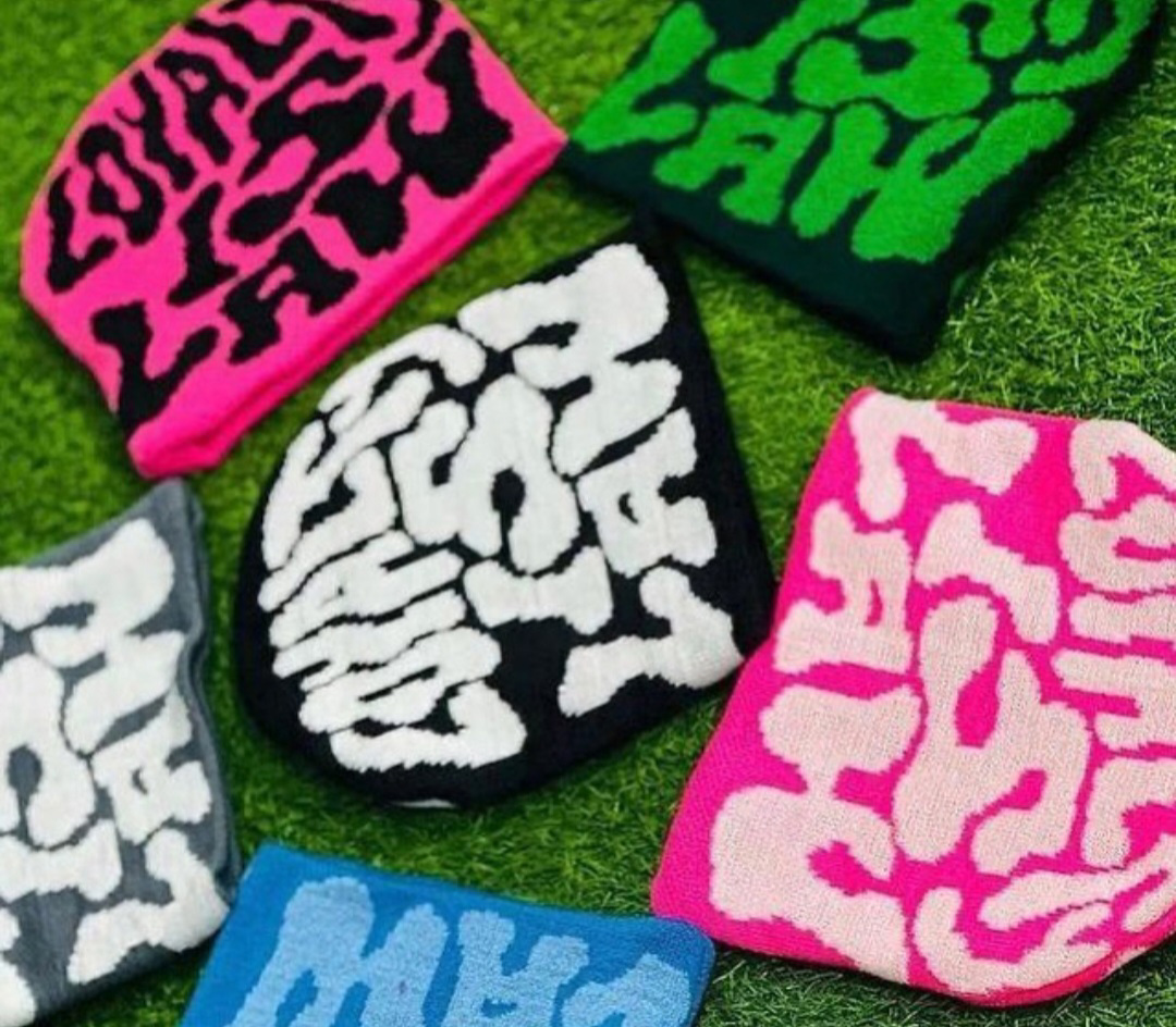  Warm Woollen Stuff Beanies With Customised Logo And Different Printing Design 