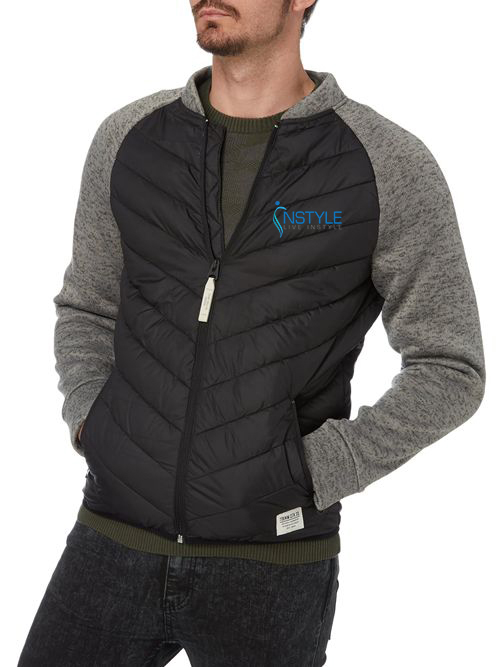  High Quality Customised Slim Fit Puffer Jackets With Arms In Fleece Fabric With Functional Pockets 