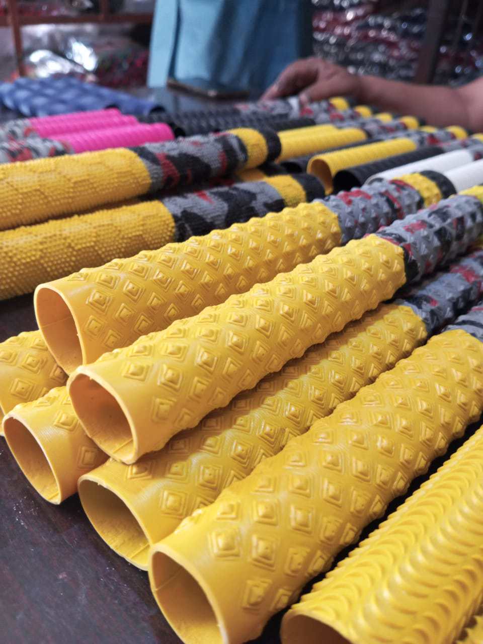 Beautiful and Premium Quality of Cricket Batting With Premium Articles along with Various Colors