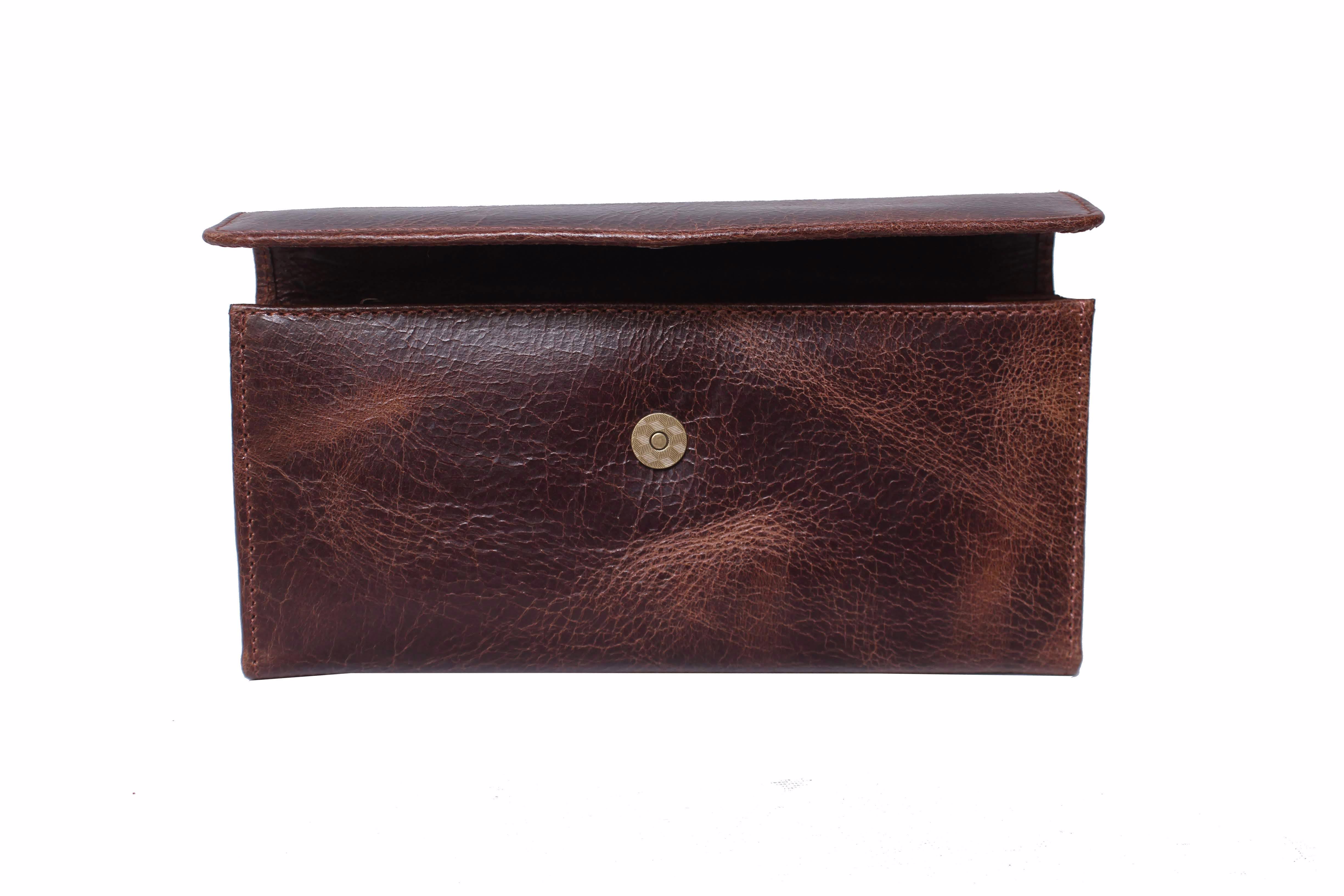  Sleek Compact Design Leather Ladies Clutch With Ample Space For Essentials