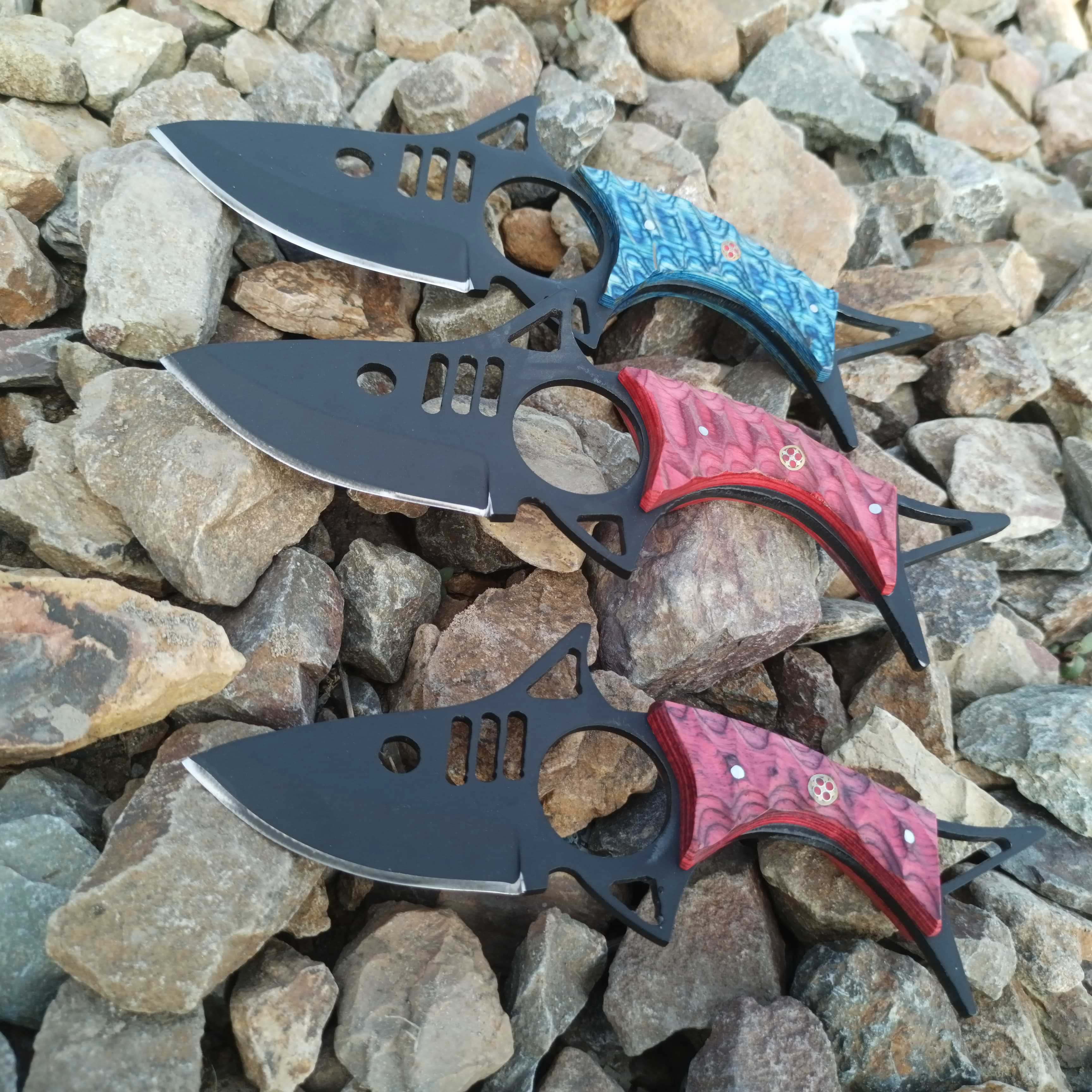 High Quality Small Knifes With Holding Handles  In Different Colours  Available  
