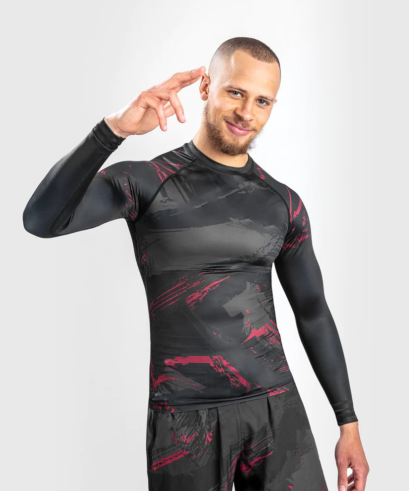 High Quality  Automated Cutting Polyester Rashguard with Customised Logo And Size  - view 4