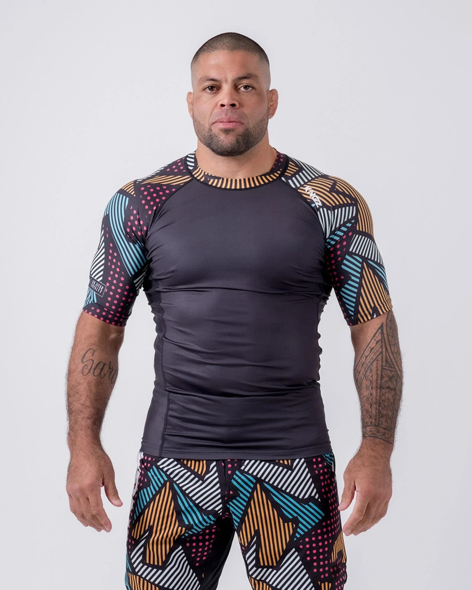 High Quality  Automated Cutting Polyester Rashguard with Customised Logo And Size  - view 6