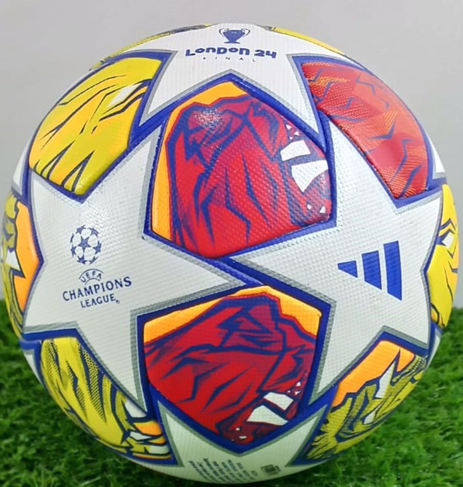London 24 Final Thermo Bonded Soccer Ball official Size 5 Official Weight 