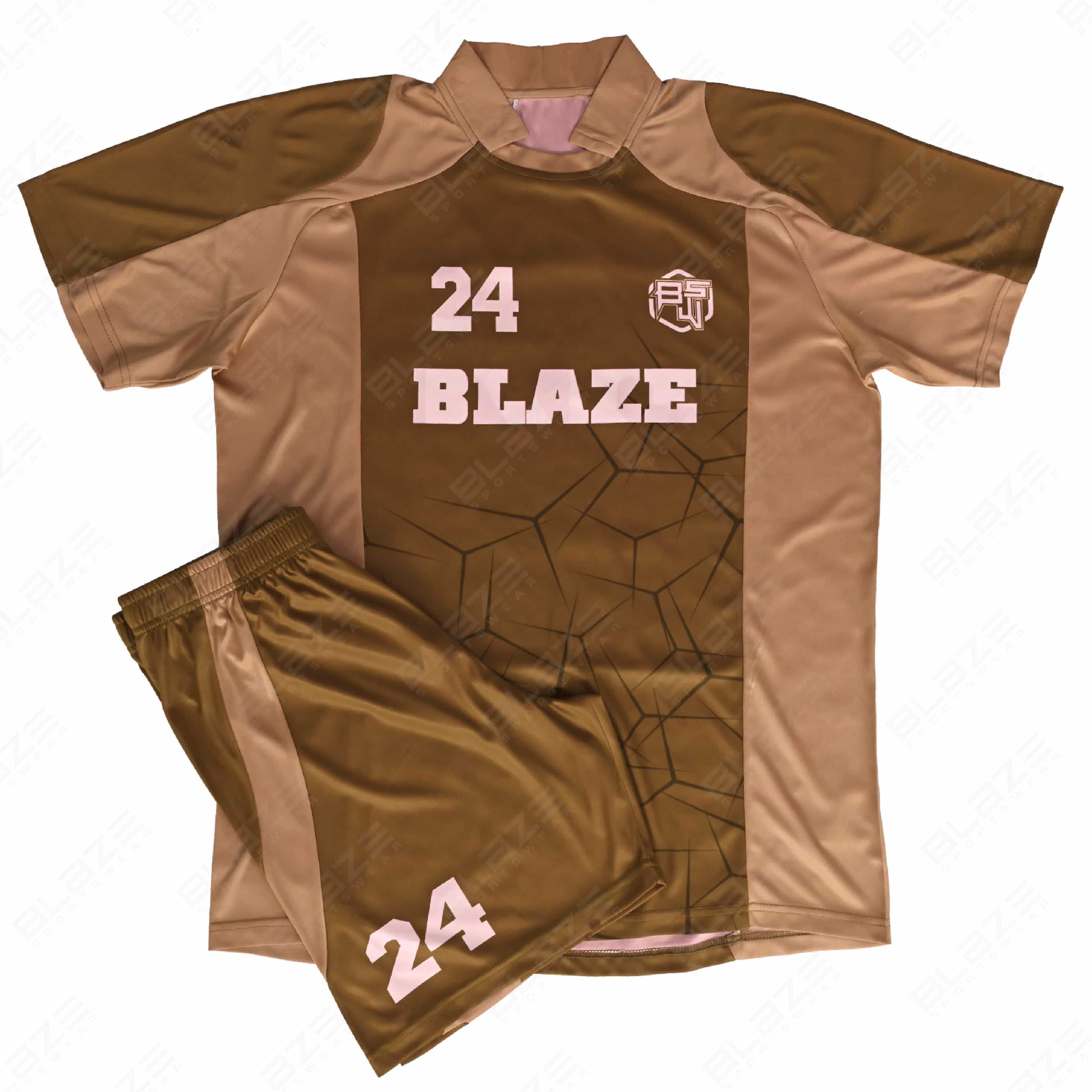  Soccer kits with a lightweight 100% polyester design and digital printing for excellent performance - view 18