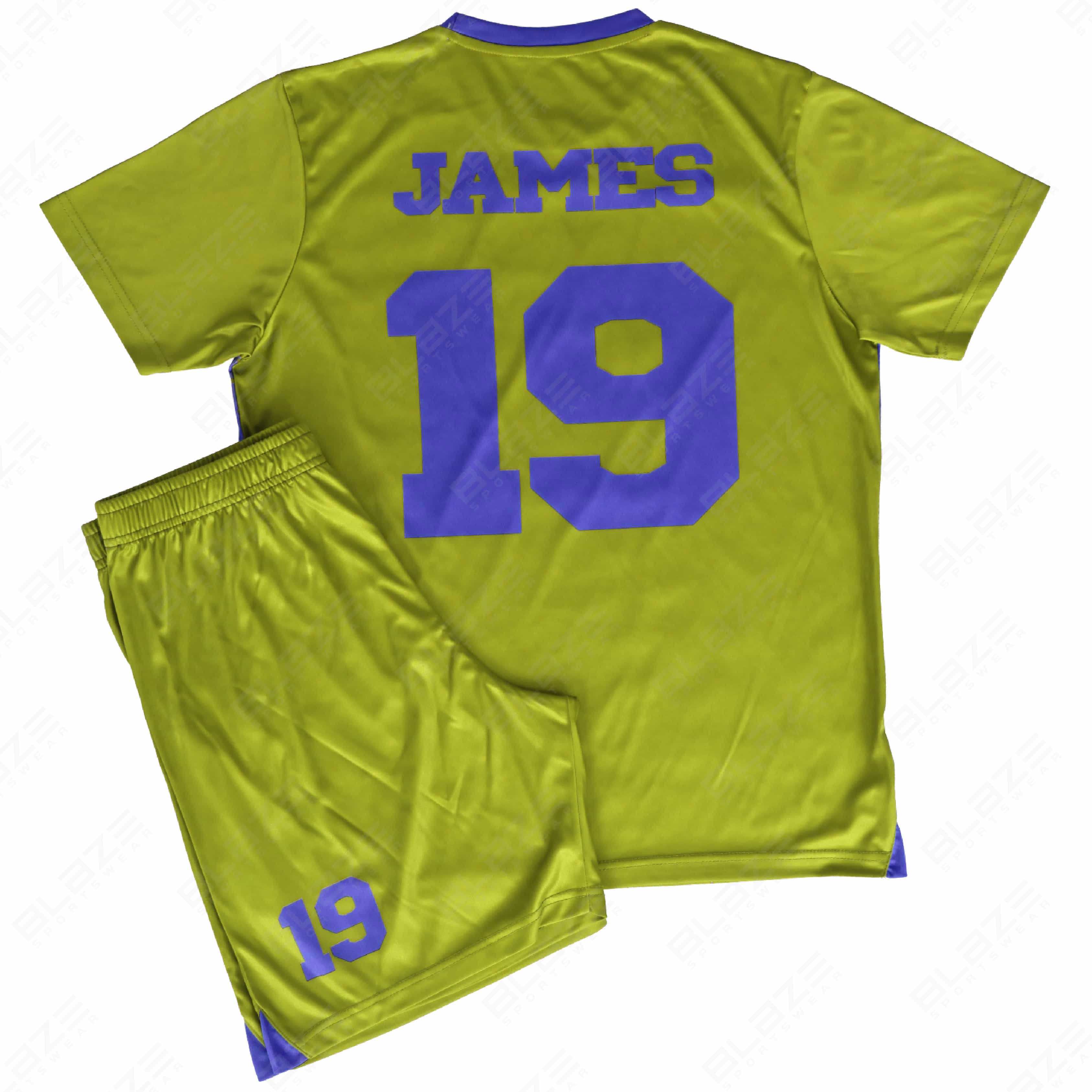 Lightweight soccer clothing in 100% polyester with digital printing for exceptional performance.