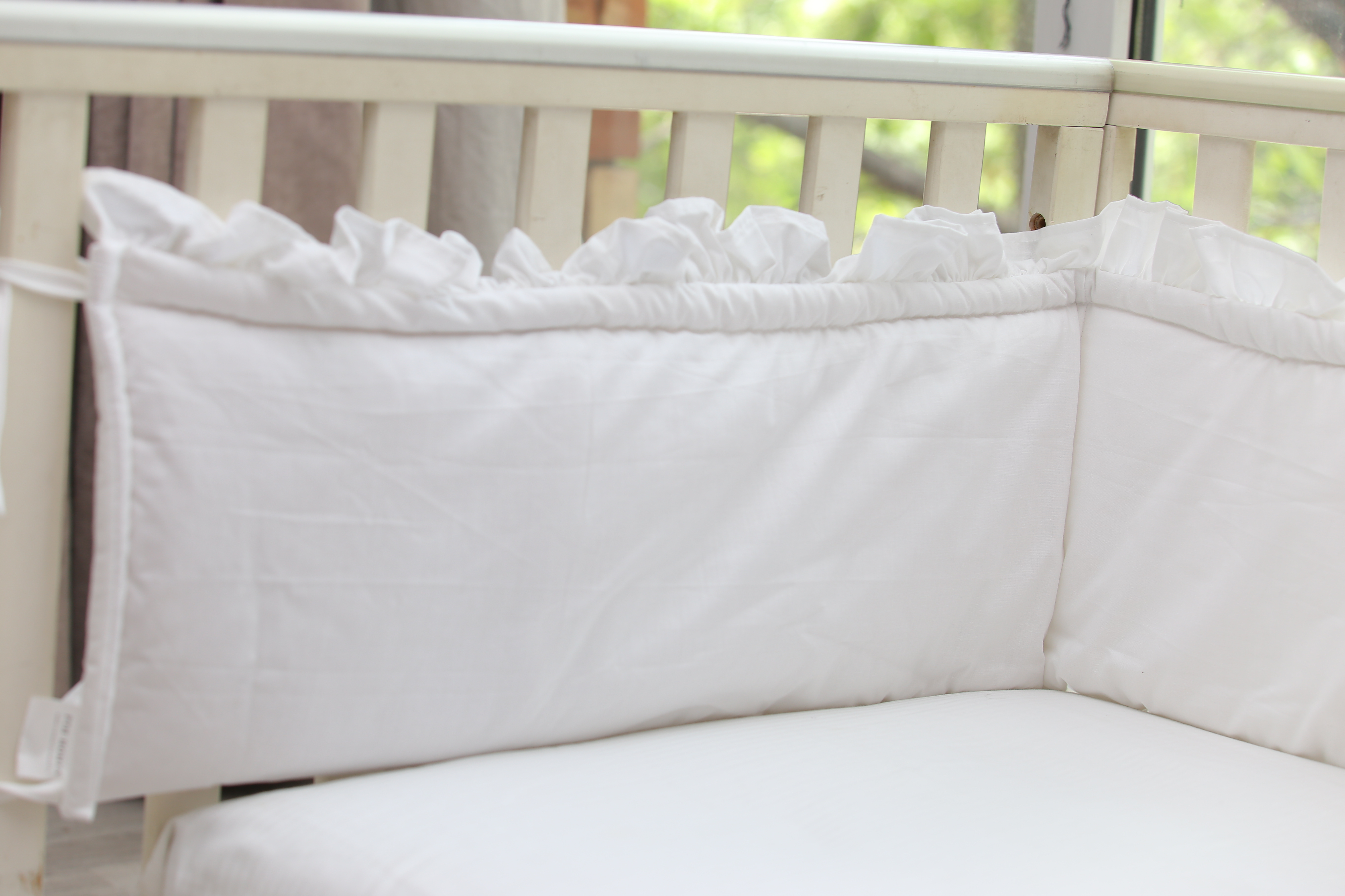 Baby Crib Bumper With Frill and Filling