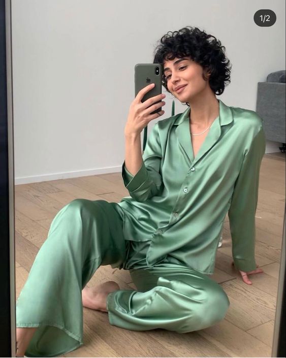 women's wear - view 2