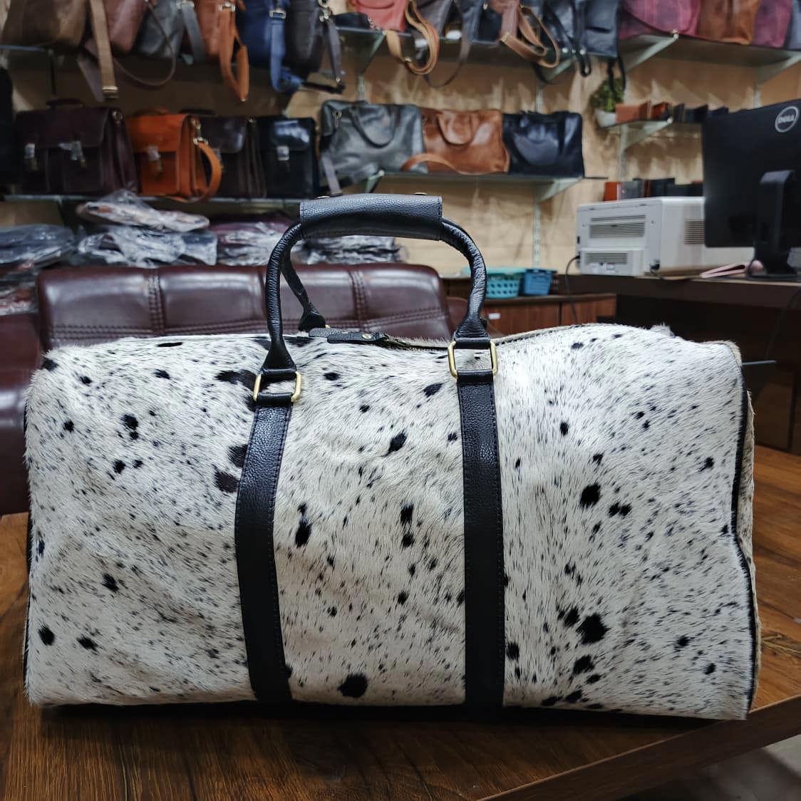 Luxury Custom Leather Travel Bag – Handmade Cowhide Duffel Bag for Travel