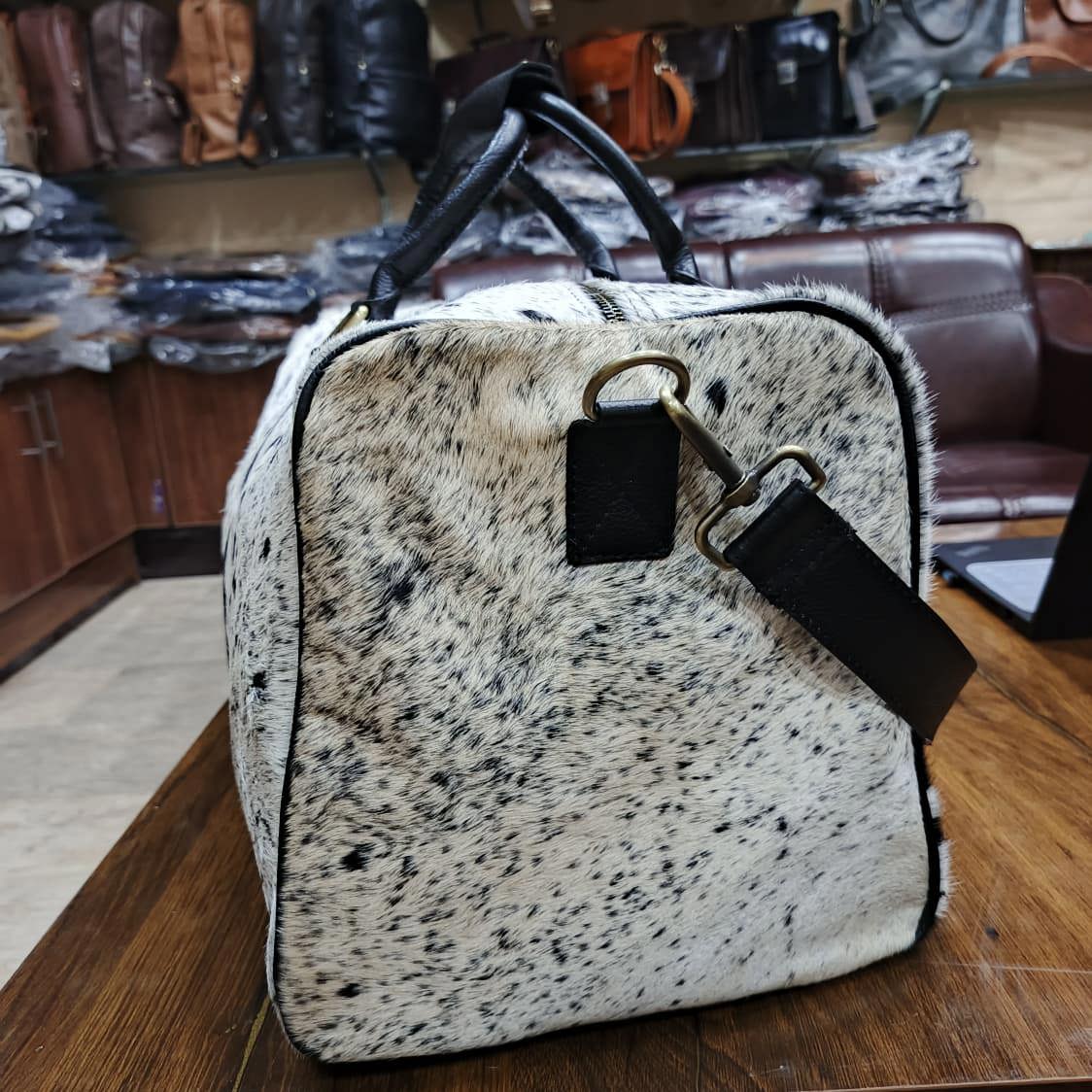 Luxury Custom Leather Travel Bag – Handmade Cowhide Duffel Bag for Travel - view 3