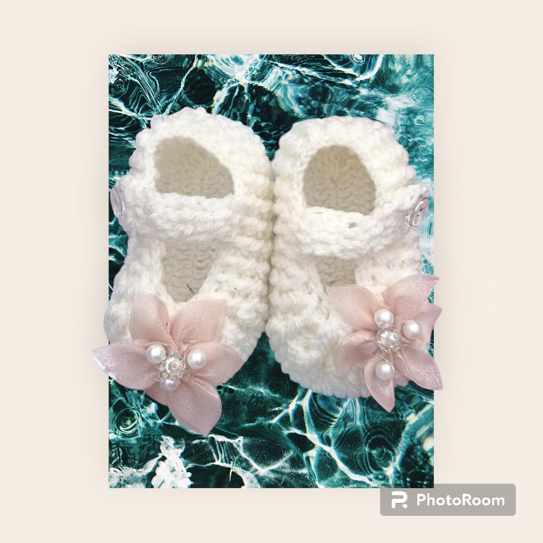 Handmade Wollen White And Pink Flowers Baby Shoes - view 2